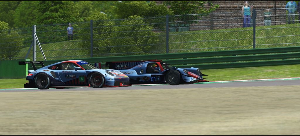 LMP2 ABRT Dépassant GTE ABRT sur le circuit d'Imola