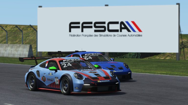 Porsche CUP couleur ABRT en bataille avec une autre voiture devant un panneau FFSCA